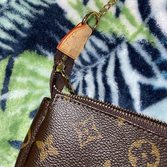 AUTHENTIC LOUIS VUITTON PURSE - Picture 7 of 9